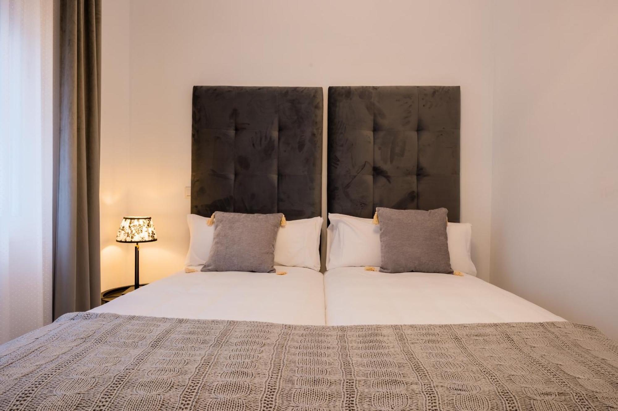Apartamentos Cruz De San Andres Sevilla Kamer foto